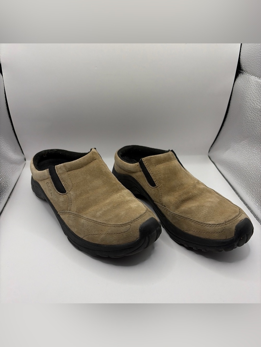 Cabelas Comfort Trail Mules Clogs Women Suede Tan Size 8M Casual Slip On